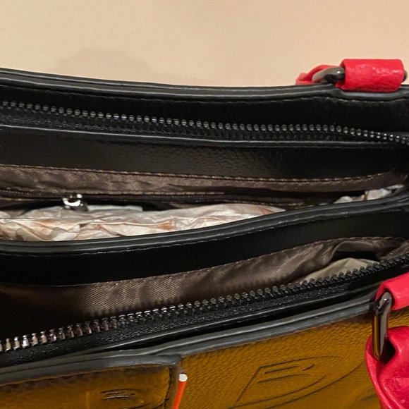 Black and Red Women's Handbag - Picture 3 of 9